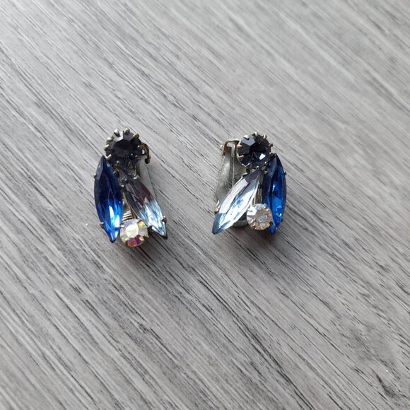 Vintage Clip On Earrings Blue Clear Glass Stones Fancy Flower Retro 50s 60s - Picture 7 of 10